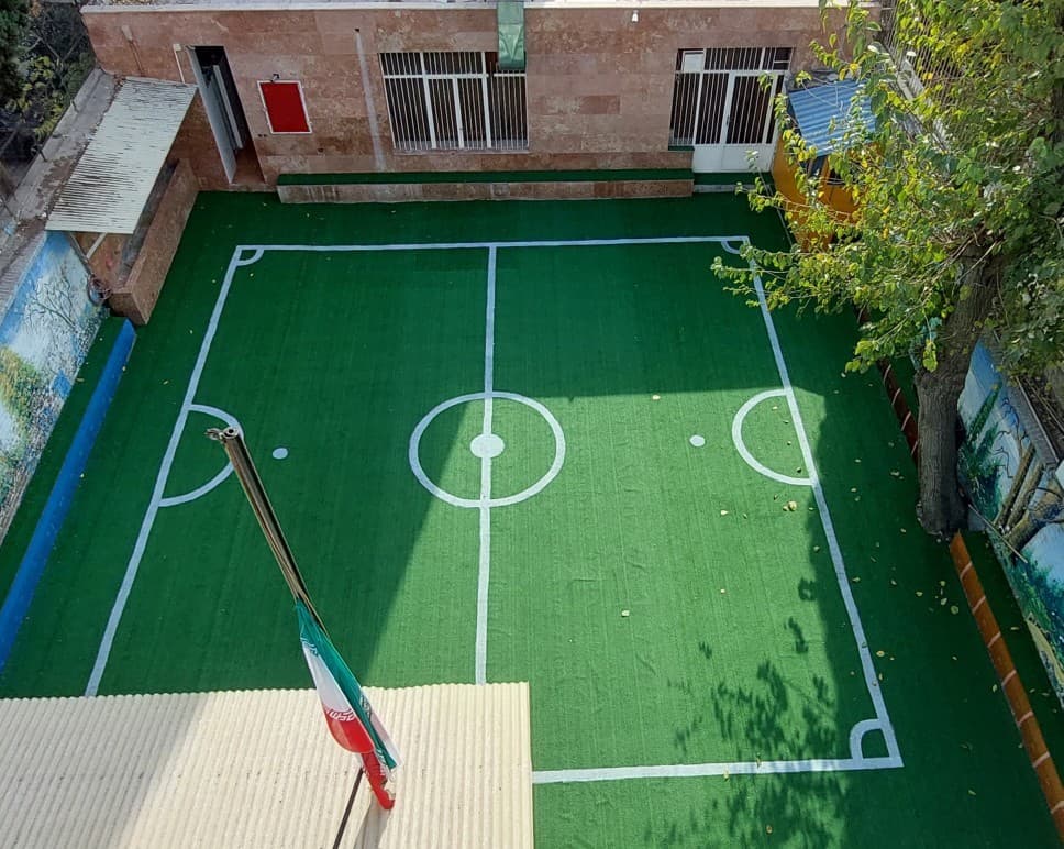 خط کشی چمن مدرسه